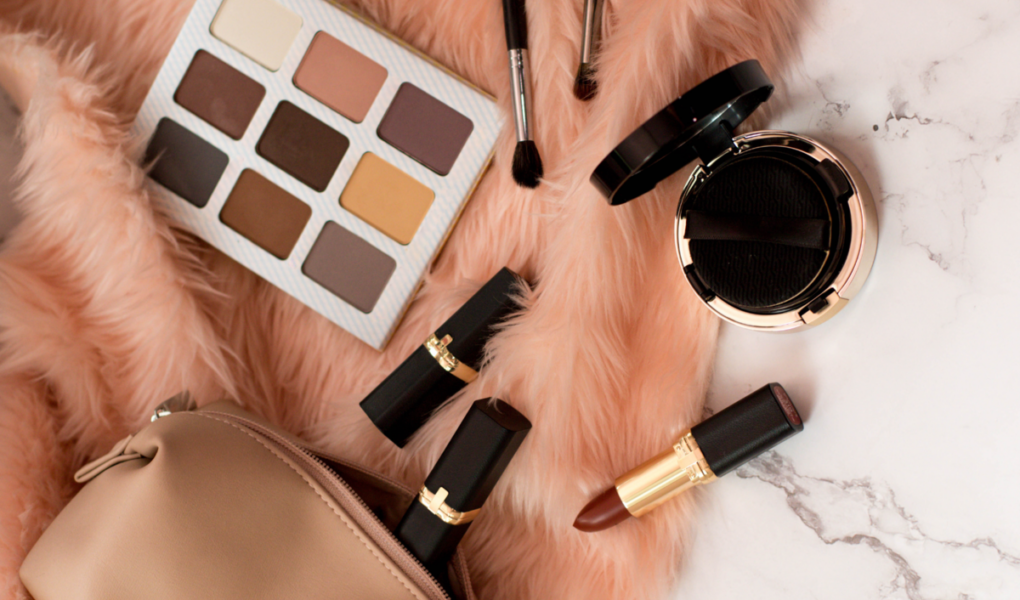 The Best Travel Makeup Items to Keep in Your Bag